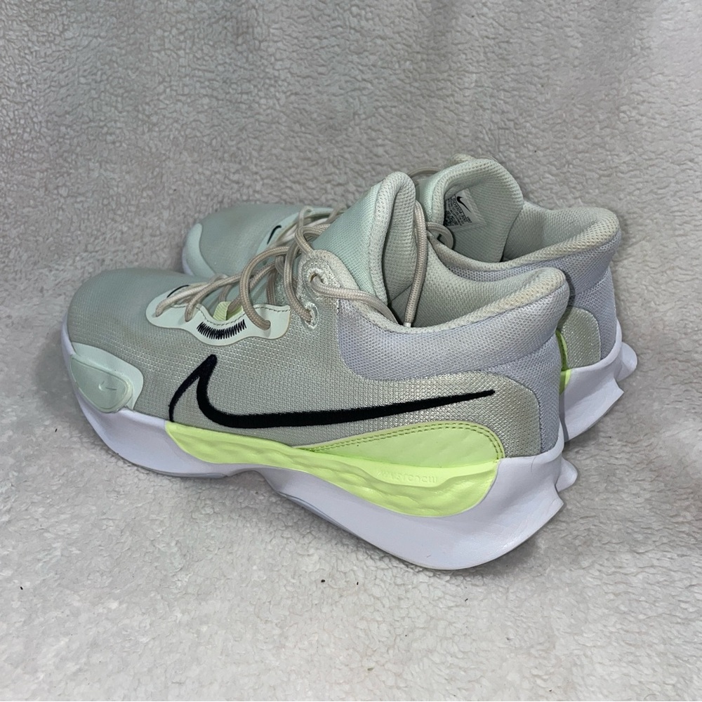 Men’s size 7.5 Nike Renew Elevate III. - Picture 2 of 12